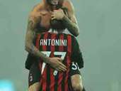 David Beckham zeigt uns seine Tattoos David Beckham zeigt uns seine Tattoos
