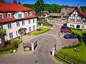 Bei der EURO 2012 in Polen und der Ukraine logieren die DFB-Stars im Fünf-Sterne-Hotel "Dwor Oliwski". Wir nehmen Sie mit auf einen Besuch in der Luxus-Herberge. Bei der EURO 2012 in Polen und der Ukraine logieren die DFB-Stars im Fünf-Sterne-Hotel "Dwor Oliwski". Wir nehmen Sie mit auf einen Besuch in der Luxus-Herberge.