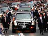 Amtseinführung Trump - Parade: Sicherheitsbeamte begleiten das Fahrzeug des neuen Präsidenten Donald Trump und seiner Familie Amtseinführung Trump - Parade: Sicherheitsbeamte begleiten das Fahrzeug des neuen Präsidenten Donald Trump und seiner Familie