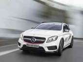 Mercedes GLA 45 AMG mit 360 PS: Auf der Auto Show in Los Angeles 2013 feiert der Power SUV sein Debüt. Mercedes GLA 45 AMG mit 360 PS: Auf der Auto Show in Los Angeles 2013 feiert der Power SUV sein Debüt.