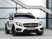 Mercedes GLA 45 AMG mit 360 PS: Auf der Auto Show in Los Angeles 2013 feiert der Power SUV sein Debüt. Mercedes GLA 45 AMG mit 360 PS: Auf der Auto Show in Los Angeles 2013 feiert der Power SUV sein Debüt.