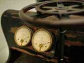1898 präsentierte Ferdinand Porsche den ersten Porsche der Welt kurz P1 genannt. 1898 präsentierte Ferdinand Porsche den ersten Porsche der Welt kurz P1 genannt.