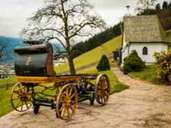 1898 präsentierte Ferdinand Porsche den ersten Porsche der Welt kurz P1 genannt. 1898 präsentierte Ferdinand Porsche den ersten Porsche der Welt kurz P1 genannt.