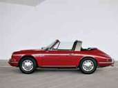Porsche 911 2,0 Targa, Mj. 1968 vor dem Porsche Museum am 09.07.2012. Porsche 911 2,0 Targa, Mj. 1968 vor dem Porsche Museum am 09.07.2012.