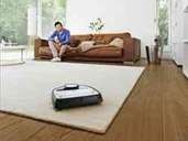 Der Saugroboter Kobold soll laut seinem Hersteller Vorwerk über bis zu zwei Zentimeter hohe Barrieren klettern können. Was zu hoch ist, umfahre er einfach. Foto: Vorwerk Der Saugroboter Kobold soll laut seinem Hersteller Vorwerk über bis zu zwei Zentimeter hohe Barrieren klettern können. Was zu hoch ist, umfahre er einfach. Foto: Vorwerk