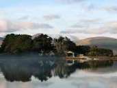 Da kehrt Ruhe ein: An der Kenmare Bay stehen nur ein paar einsame Häuser, sonst findet der Urlauber unberührte Natur. Foto: Tourism Ireland Da kehrt Ruhe ein: An der Kenmare Bay stehen nur ein paar einsame Häuser, sonst findet der Urlauber unberührte Natur. Foto: Tourism Ireland