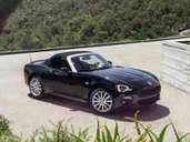 Fiat 124 Spider: Der kompakte Roadster feiert Premiere auf der Auto Show in Los Angeles (20. bis 29. November). Fiat 124 Spider: Der kompakte Roadster feiert Premiere auf der Auto Show in Los Angeles (20. bis 29. November).