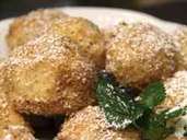 Süße Klöße wie diese Topfenknödel werden normalerweise frittiert. Foto: Verena Wolff Süße Klöße wie diese Topfenknödel werden normalerweise frittiert. Foto: Verena Wolff