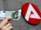 Der Hartz-IV-Regelsatz für Alleinstehende steigt um fünf Euro. Foto: Oliver Berg Der Hartz-IV-Regelsatz für Alleinstehende steigt um fünf Euro. Foto: Oliver Berg