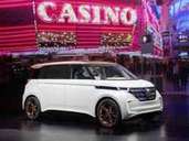 Auf der CES rollt die Studie Budd-e von VW elektrisch auf die Bühne. Foto: Volkswagen AG Auf der CES rollt die Studie Budd-e von VW elektrisch auf die Bühne. Foto: Volkswagen AG