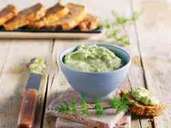 Wer es morgens eher deftig mag, startet mit einem Räucherlachs-Avocado-Dill-Aufstrich in den Tag. Dazu passt Dinkel-Roggen-Brot. Wer es morgens eher deftig mag, startet mit einem Räucherlachs-Avocado-Dill-Aufstrich in den Tag. Dazu passt Dinkel-Roggen-Brot.