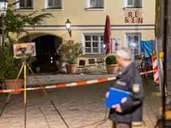 Selbstmordanschlag im fränkischen Ansbach: Am Sonntagabend sprengte sich auf einem Festival ein syrischer Flüchtling in die Luft. Es gab mindestens 12 Verletzte. Selbstmordanschlag im fränkischen Ansbach: Am Sonntagabend sprengte sich auf einem Festival ein syrischer Flüchtling in die Luft. Es gab mindestens 12 Verletzte.