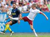 53.629 Zuschauer im Bank of America Stadium in Charlotte sahen einen ungefährdeten 4:1-Testspiel-Erfolg des FC Bayern München über Inter Mailand. Vor allem in der ersten Halbzeit war es ein Klassenunterschied. 53.629 Zuschauer im Bank of America Stadium in Charlotte sahen einen ungefährdeten 4:1-Testspiel-Erfolg des FC Bayern München über Inter Mailand. Vor allem in der ersten Halbzeit war es ein Klassenunterschied.