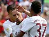 53.629 Zuschauer im Bank of America Stadium in Charlotte sahen einen ungefährdeten 4:1-Testspiel-Erfolg des FC Bayern München über Inter Mailand. Vor allem in der ersten Halbzeit war es ein Klassenunterschied. 53.629 Zuschauer im Bank of America Stadium in Charlotte sahen einen ungefährdeten 4:1-Testspiel-Erfolg des FC Bayern München über Inter Mailand. Vor allem in der ersten Halbzeit war es ein Klassenunterschied.