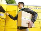 Pakete bequem empfangen: Über die Packstation können DHL-Kunden rund um die Uhr Sendungen abholen, aber auch frankierte Sendungen verschicken. Foto: Deutsche Post DHL Group Pakete bequem empfangen: Über die Packstation können DHL-Kunden rund um die Uhr Sendungen abholen, aber auch frankierte Sendungen verschicken. Foto: Deutsche Post DHL Group