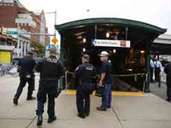 Der Pendlerzug raste in Hoboken bei New York offenbar ungebremst in den Bahnhof. Der Pendlerzug raste in Hoboken bei New York offenbar ungebremst in den Bahnhof.