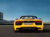 Der neue Audi R8 Spyder sprintet in weniger als vier Sekunden von 0 auf 100 km/h. Der neue Audi R8 Spyder sprintet in weniger als vier Sekunden von 0 auf 100 km/h.