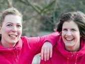 Katja Ohly-Nauber (links) und Illdiko Gössl haben beide das Konzept von "Laufmamalauf" entworfen. Mittlerweile werden die Sportkurse deutschlandweit angeboten. Foto: Laufmamalauf/Caro Hoene Katja Ohly-Nauber (links) und Illdiko Gössl haben beide das Konzept von "Laufmamalauf" entworfen. Mittlerweile werden die Sportkurse deutschlandweit angeboten. Foto: Laufmamalauf/Caro Hoene