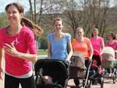 Kinderwagen schieben und dabei ins Schwitzen kommen: Darum geht es bei Mutter-Kind-Kursen wie "Laufmamalauf". Foto: Laufmamalauf Kinderwagen schieben und dabei ins Schwitzen kommen: Darum geht es bei Mutter-Kind-Kursen wie "Laufmamalauf". Foto: Laufmamalauf