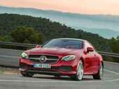 Das neue Mercedes E-Klasse Coupé ist im Vergleich zum Vorgänger deutlich gewachsen. Das neue Mercedes E-Klasse Coupé ist im Vergleich zum Vorgänger deutlich gewachsen.