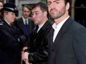 Der britische Popsänger George Michael ist tot. Wie berichtet wird, starb der erfolgreiche Musiker an einem Herzversagen. Bilder aus seinem Leben. Der britische Popsänger George Michael ist tot. Wie berichtet wird, starb der erfolgreiche Musiker an einem Herzversagen. Bilder aus seinem Leben.