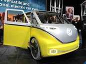 Elektrobus als Studie: Der I.D. Buzz von VW soll mit einer Akkufüllung über 600 Kilometer weit kommen. Foto: Thomas Geiger Elektrobus als Studie: Der I.D. Buzz von VW soll mit einer Akkufüllung über 600 Kilometer weit kommen. Foto: Thomas Geiger