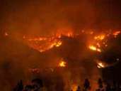 Die Wälder in Chile stehen in Flammen. Die Helfer kämpfen mit einem der größten Waldbrände der Geschichte des Landes. Die Wälder in Chile stehen in Flammen. Die Helfer kämpfen mit einem der größten Waldbrände der Geschichte des Landes.