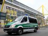 Sicherheitskontrollen im Signal-Iduna-Park vor dem CL-Spiel gegen Monaco. Sicherheitskontrollen im Signal-Iduna-Park vor dem CL-Spiel gegen Monaco.