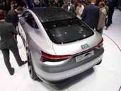 Die drei Antriebsmotoren des Audi e-tron lassen sich bei Bedarf zum Quattro zusammenschalten. Sie stellen gemeinsam eine Dauerleistung von 320 kW/435 PS und kurzfristig bis zu 370 kW/503 PS bereit. Die drei Antriebsmotoren des Audi e-tron lassen sich bei Bedarf zum Quattro zusammenschalten. Sie stellen gemeinsam eine Dauerleistung von 320 kW/435 PS und kurzfristig bis zu 370 kW/503 PS bereit.