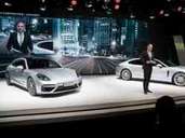Porsche präsentiert auf der Auto Shanghai gleich fünf Neuheiten für den asiatischen Markt. Hier zu sehen Oliver Blume, Vorstands-vorsitzender der Porsche AG, mit den neuen Panamera Sport Turismo und Panamera Executive in der China-Version. Porsche präsentiert auf der Auto Shanghai gleich fünf Neuheiten für den asiatischen Markt. Hier zu sehen Oliver Blume, Vorstands-vorsitzender der Porsche AG, mit den neuen Panamera Sport Turismo und Panamera Executive in der China-Version.
