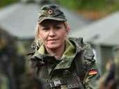 Führungskräfte machen Praktikum bei der Bundeswehr in Langendamm. Führungskräfte machen Praktikum bei der Bundeswehr in Langendamm.