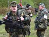 Führungskräfte machen Praktikum bei der Bundeswehr in Langendamm. Führungskräfte machen Praktikum bei der Bundeswehr in Langendamm.