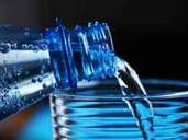 Fast in ganz Deutschland können Sie Leitungswasser bedenkenlos trinken. Wenn Sie sich Wasser aus dem Hahn abfüllen, können Sie sich Plastikmüll sparen. Fast in ganz Deutschland können Sie Leitungswasser bedenkenlos trinken. Wenn Sie sich Wasser aus dem Hahn abfüllen, können Sie sich Plastikmüll sparen.