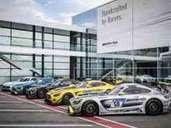 Auch AMG-Kunden dürfen in zwei der sieben Rennwagen Platz nehmen. Auch AMG-Kunden dürfen in zwei der sieben Rennwagen Platz nehmen.