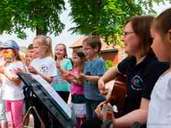 Anlässlich seines 20-jährigen Bestehens feierte der Förderverein der Grundschule Hassel am Samstag ein buntes Schulfest mit Musik, Spiel und Spaß. Anlässlich seines 20-jährigen Bestehens feierte der Förderverein der Grundschule Hassel am Samstag ein buntes Schulfest mit Musik, Spiel und Spaß.