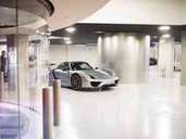 Porsche-Fan ist auch der schwedische Fußballstar Zlatan Ibrahimovic. Er bestellte sich einen 918 Spyder. Porsche-Fan ist auch der schwedische Fußballstar Zlatan Ibrahimovic. Er bestellte sich einen 918 Spyder.
