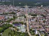Platz 10: Der Landkreis Karlsruhe soll laut dem HWWI bis 2030 von 18.033 Einwohner auf 436.000 Einwohner wachsen - ein enormer Anstieg. Grund dafür solle die günstige Lage in der Nähe von Metropolen wie Frankfurt und Stuttgart sein, außerdem der Verkehrsanschluss zur A5 in Richtung Südwesten und den guten ICE-Verbindungen. Platz 10: Der Landkreis Karlsruhe soll laut dem HWWI bis 2030 von 18.033 Einwohner auf 436.000 Einwohner wachsen - ein enormer Anstieg. Grund dafür solle die günstige Lage in der Nähe von Metropolen wie Frankfurt und Stuttgart sein, außerdem der Verkehrsanschluss zur A5 in Richtung Südwesten und den guten ICE-Verbindungen.