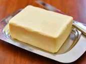 Bei Butter und Margarine brauchen Sie sich keine Sorgen zu machen – beides bleibt auch nach dem Auftauen cremig und streichzart. Bei Butter und Margarine brauchen Sie sich keine Sorgen zu machen – beides bleibt auch nach dem Auftauen cremig und streichzart.