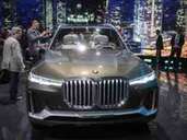 Der X5 soll einen großen Bruder bekommen. Der BMW Concept X7 iPerformance zeigt, wohin die Reise gehen könnte - technisch wie stilistisch. Foto: Frank Rumpenhorst/dpa Der X5 soll einen großen Bruder bekommen. Der BMW Concept X7 iPerformance zeigt, wohin die Reise gehen könnte - technisch wie stilistisch. Foto: Frank Rumpenhorst/dpa