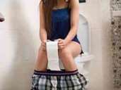 Wer zudem gleich morgens ein Glas warmes Wasser trinkt, bringt seine Verdauung auf Trab. Der Körper beginnt, auf Hochtouren zu laufen und die Organe fangen an, zu arbeiten. Optimal also, um danach einen Ausflug zur Toilette zu machen. Wer zudem gleich morgens ein Glas warmes Wasser trinkt, bringt seine Verdauung auf Trab. Der Körper beginnt, auf Hochtouren zu laufen und die Organe fangen an, zu arbeiten. Optimal also, um danach einen Ausflug zur Toilette zu machen.