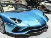 TOP 3: Ein echter Hingucker - der Lamborghini Aventador S. Die röhrende Maschine bietet 740 PS - damit schießt das Cabrio in drei Sekunden aus dem Stand auf 100 km/h und erreicht maximal 350 km/h. Als Normverbrauch nennen die Italiener stolze 16,9 Liter, was bei einem Anschaffungspreis von mindestens 373.263 Euro wahrscheinlich tragbar ist. TOP 3: Ein echter Hingucker - der Lamborghini Aventador S. Die röhrende Maschine bietet 740 PS - damit schießt das Cabrio in drei Sekunden aus dem Stand auf 100 km/h und erreicht maximal 350 km/h. Als Normverbrauch nennen die Italiener stolze 16,9 Liter, was bei einem Anschaffungspreis von mindestens 373.263 Euro wahrscheinlich tragbar ist.
