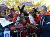 Jupp Heynckes und die Fans. Jupp Heynckes und die Fans.