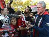 Jupp Heynckes und die Fans. Jupp Heynckes und die Fans.