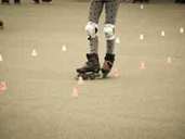 Nicht nur Yogamatten, sondern auch anderes Sportequipment ist für die Waschmaschine geeignet. Dazu gehören Knie- oder Ellenbogenschoner, so wie sie beim Inline-Skating Verwendung finden. Legen Sie die Ausrüstung in einen Wäschebeutel, geben Sie ein mildes Waschmittel hinzu und reinigen Sie die Sachen bei 30 Grad. Nicht nur Yogamatten, sondern auch anderes Sportequipment ist für die Waschmaschine geeignet. Dazu gehören Knie- oder Ellenbogenschoner, so wie sie beim Inline-Skating Verwendung finden. Legen Sie die Ausrüstung in einen Wäschebeutel, geben Sie ein mildes Waschmittel hinzu und reinigen Sie die Sachen bei 30 Grad.