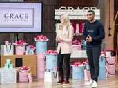 Grace Flowerbox - Blumen aus der Box. Gründer: Nina Wegert und Kirishan Selvarajah. Deal: 300.000 Euro gegen 20 Prozent Firmenanteile. Investorin: Dagmar Wöhrl. Grace Flowerbox - Blumen aus der Box. Gründer: Nina Wegert und Kirishan Selvarajah. Deal: 300.000 Euro gegen 20 Prozent Firmenanteile. Investorin: Dagmar Wöhrl.