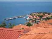 Die drittgrößte Insel Lesbos gehört zu den Nord-Ost-Ägäischen Inseln. Den außerordentlichen Reiz macht die vielfältige Landschaft mit Olivenhainen und Stränden aus, alte Gebäude reihen sich entlang der Uferpromenade von Mytilini, der größten Stadt von Lesbos. Die drittgrößte Insel Lesbos gehört zu den Nord-Ost-Ägäischen Inseln. Den außerordentlichen Reiz macht die vielfältige Landschaft mit Olivenhainen und Stränden aus, alte Gebäude reihen sich entlang der Uferpromenade von Mytilini, der größten Stadt von Lesbos.