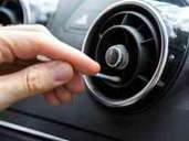 Penibler Frühjahrsputz: Auch innen entrümpeln die Autobesitzer jetzt ihr Fahrzeug und reinigen es vom Wintermuff. Penibler Frühjahrsputz: Auch innen entrümpeln die Autobesitzer jetzt ihr Fahrzeug und reinigen es vom Wintermuff.