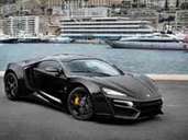 Nur sieben Exemplare gibt es vom Lykan Hypersport, wie der Hersteller W-Motors verlauten lässt. Der Supersportler schafft eine Höchstgeschwindigkeit von 400 km/h. Nur sieben Exemplare gibt es vom Lykan Hypersport, wie der Hersteller W-Motors verlauten lässt. Der Supersportler schafft eine Höchstgeschwindigkeit von 400 km/h.