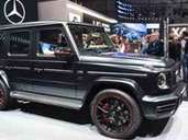 Mercedes hat das Tuch vom AMG G 63 gezogen: Die Sportversion des Geländeklassikers leistet 430 kW/585 PS und ist bis zu 240 km/h schnell. Mercedes hat das Tuch vom AMG G 63 gezogen: Die Sportversion des Geländeklassikers leistet 430 kW/585 PS und ist bis zu 240 km/h schnell.