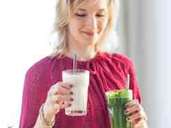 Besser grün statt weiß: Smoothies können sehr gesund sein. Dafür mixt man aber besser Gemüse und Kräuter. Foto: Christin Klose/dpa-tmn Besser grün statt weiß: Smoothies können sehr gesund sein. Dafür mixt man aber besser Gemüse und Kräuter. Foto: Christin Klose/dpa-tmn